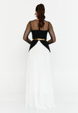 Illusion-Mesh Bodice Maxi Gown with Metal-Finish Belt – Sweetheart Inner Line & Knife-Pleated Flowing Skirt