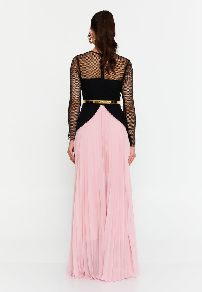 Illusion-Mesh Bodice Maxi Gown with Metal-Finish Belt – Sweetheart Inner Line & Knife-Pleated Flowing Skirt