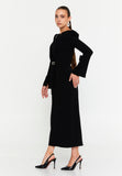 Structured Long-Sleeve Evening Gown – Sculpted Waistline, Draped Detailing & Pearl-Embellished Accents