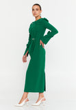 Structured Long-Sleeve Evening Gown – Sculpted Waistline, Draped Detailing & Pearl-Embellished Accents
