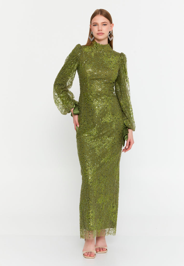 High-Neck Sequin Lace Gown – Long Puff Sleeves, Slim Silhouette & Subtle Allure of Light
