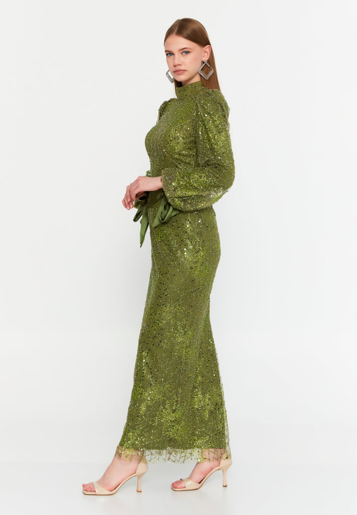 High-Neck Sequin Lace Gown – Long Puff Sleeves, Slim Silhouette & Subtle Allure of Light