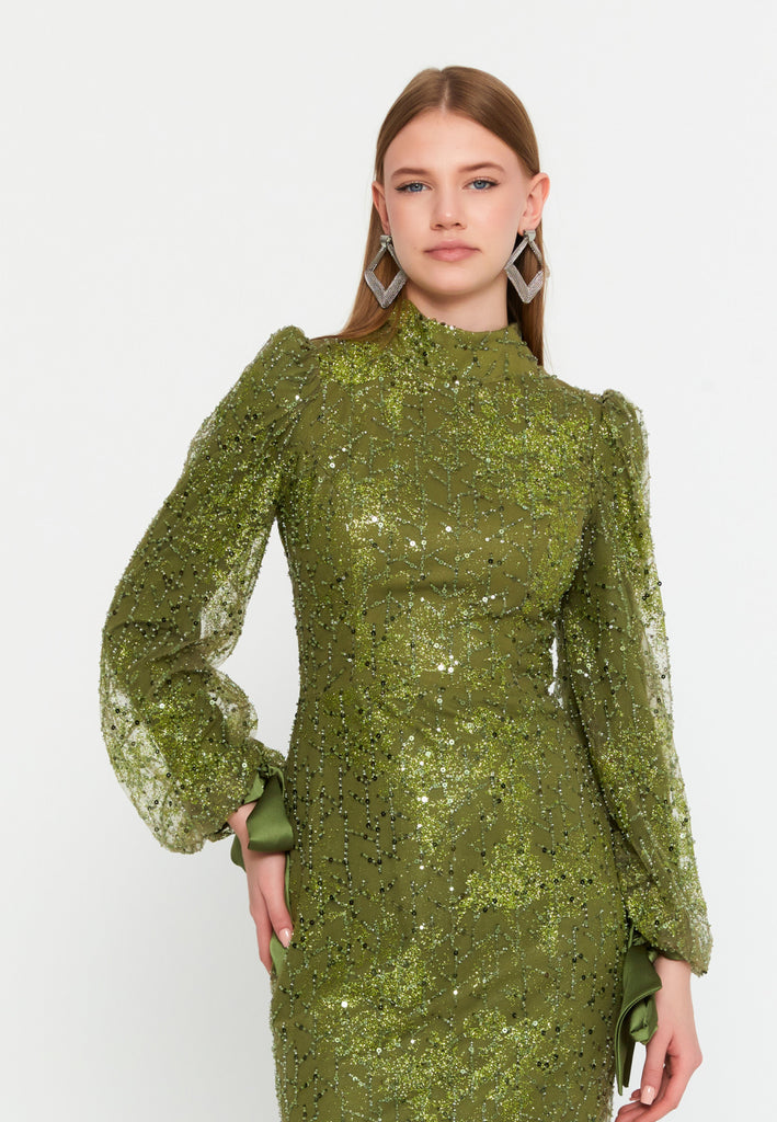 High-Neck Sequin Lace Gown – Long Puff Sleeves, Slim Silhouette & Subtle Allure of Light