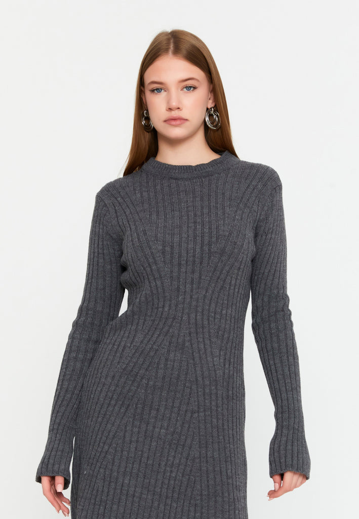 Ribbed Knit Sweater Dress – Slim Fit, Soft Texture & Minimal Chic for Effortless Autumn-Winter Style