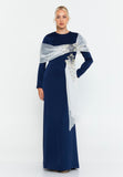 Long-Sleeve Draped Scarf Evening Gown – Hand-Beaded Embellishment × Sculpted Waist × Flowing Train Silhouette