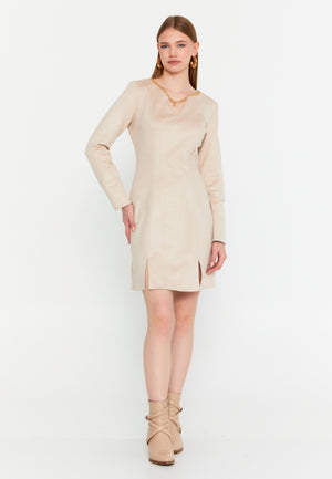V-Neck Chain-Detail Bodycon Mini Dress – Sculpted Silhouette & Modern Minimalist Luxury