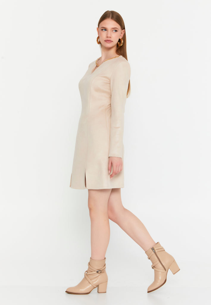 V-Neck Chain-Detail Bodycon Mini Dress – Sculpted Silhouette & Modern Minimalist Luxury