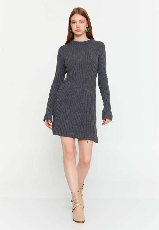 Ribbed Knit Sweater Dress – Slim Fit, Soft Texture & Minimal Chic for Effortless Autumn-Winter Style