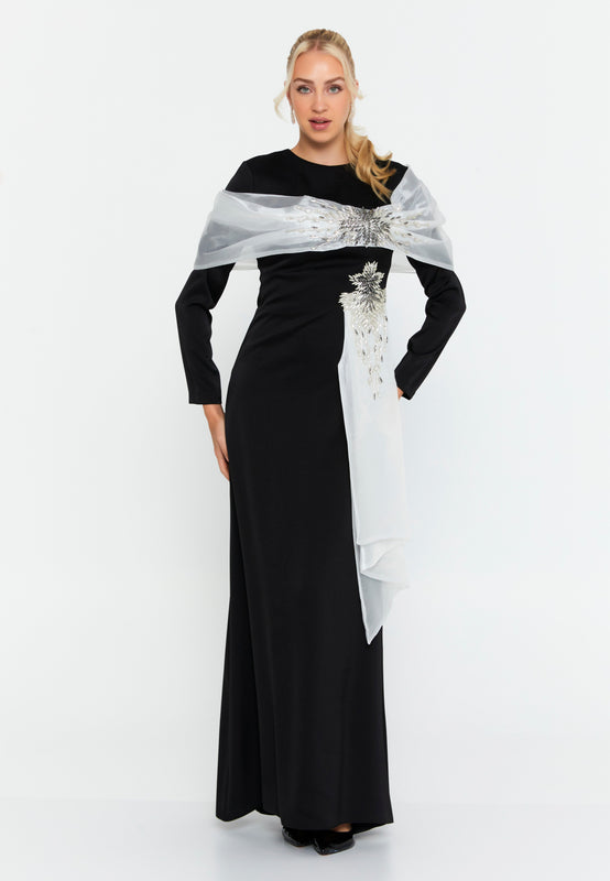 Long-Sleeve Draped Scarf Evening Gown – Hand-Beaded Embellishment × Sculpted Waist × Flowing Train Silhouette